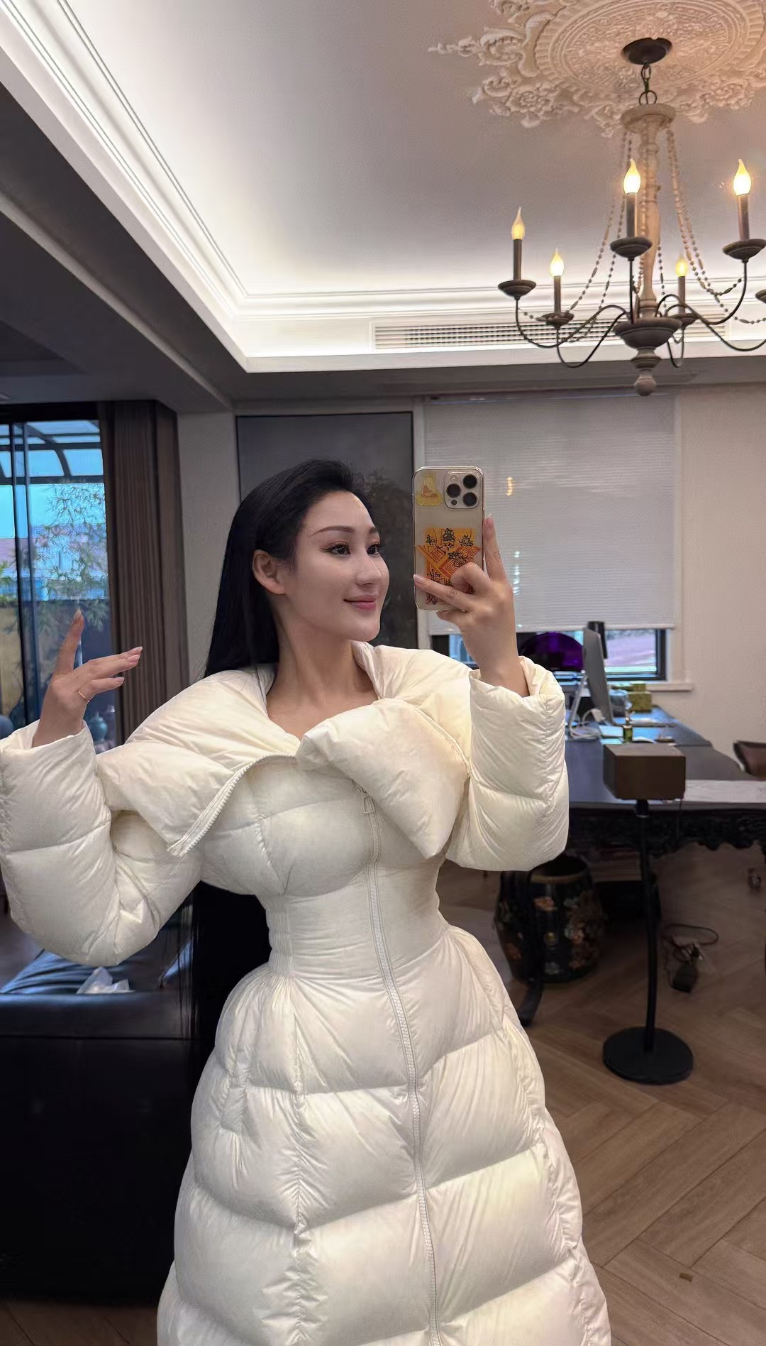 2025原创高定款花瓣领在逃公主领收腰长款白鹅绒奢定羽绒服外套