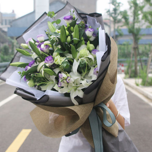 粉色百合花束价格 粉色百合花束图片 星期三