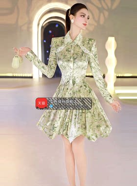 秋季丝绒提花洋气蓬蓬裙摆修身衬衫裙2025新款时尚收腰长袖连衣裙