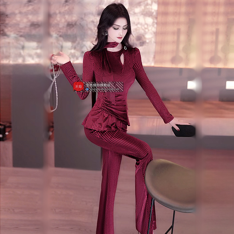 春秋季不规则褶皱印花上衣喇叭裤两件套新款气质干练丝绒套装