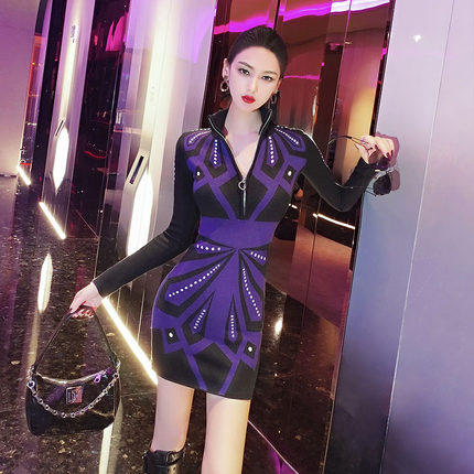 型色缤纷针织连衣裙女秋冬减龄打底修身拉链立领短款印花裙子