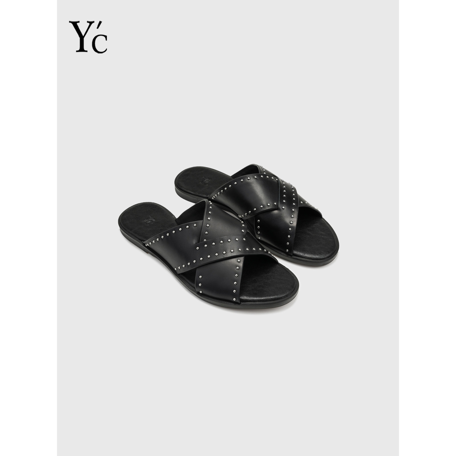 YC | 时尚交叉精致百搭罗马凉鞋2025夏季新款铆钉平底外穿凉拖鞋