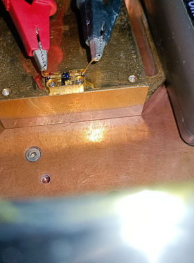 dpss泵浦激光器拆机5W波长808nm激光器F封装,有FAC整形光斑