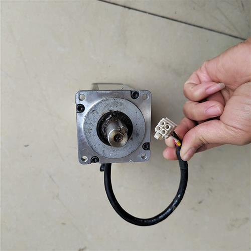 全新库存松下伺服电机,型号:MHMJ042G1U  0.4Kw  二全新议价