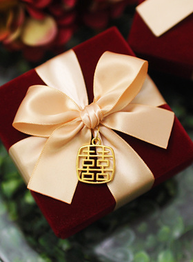 新款酒红丝绒结婚喜糖伴手礼盒新年礼品盒美妆包装节日礼盒