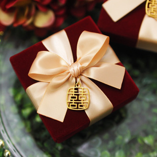 新款 节日礼盒 酒红丝绒结婚喜糖伴手礼盒新年礼品盒美妆包装