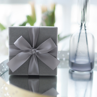 伴娘美妆高档灰色丝绒伴手礼盒