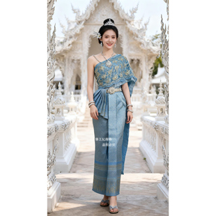 新款泰国传统服装女单肩斜肩露肩双层披肩包臀裙开衩裙修身高端