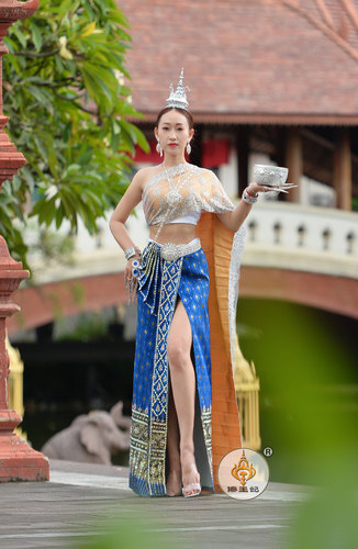 傣王妃服饰泰国服装女套装手工穿珠抹胸裙子开叉告庄旅拍摄影服装