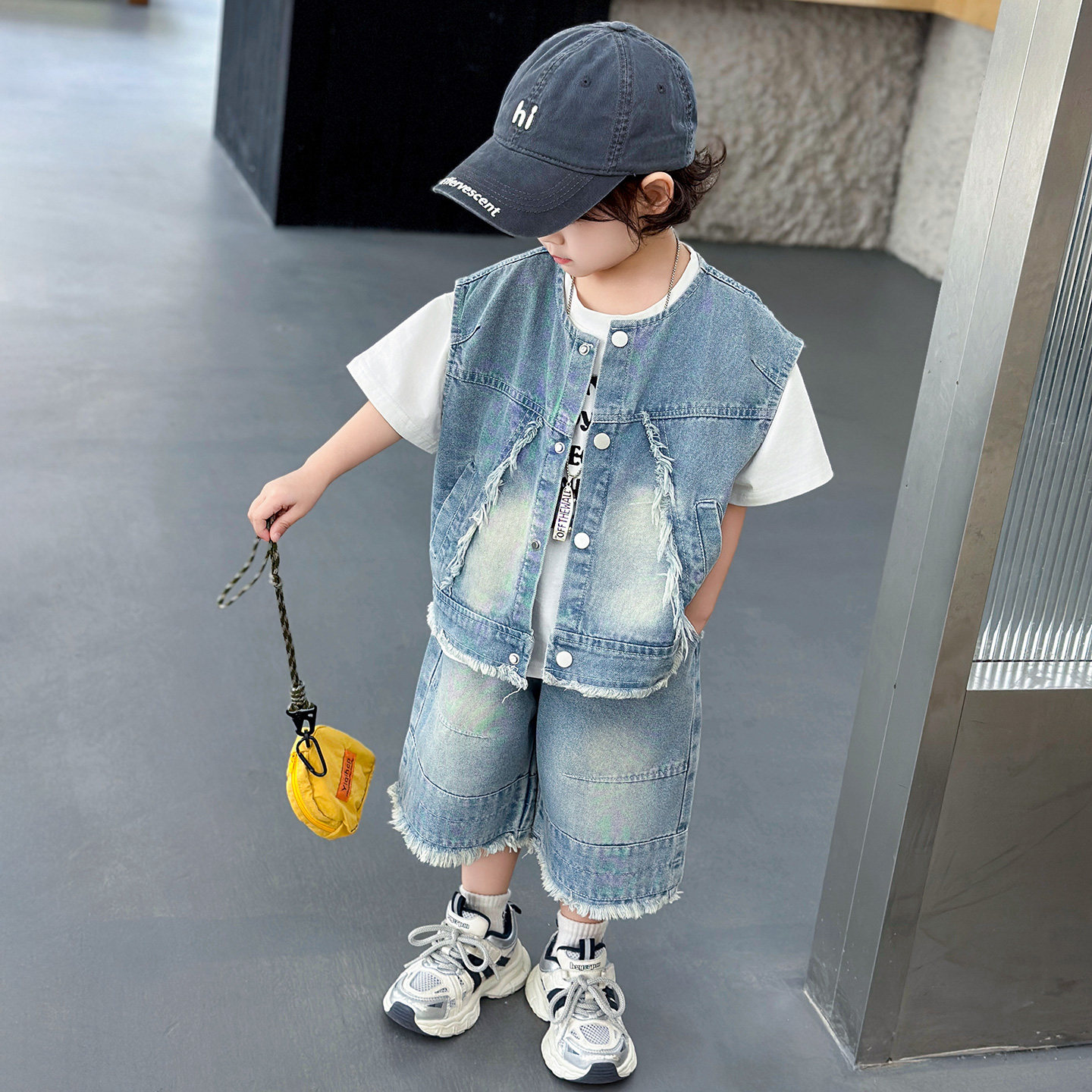 男童超好看牛仔短袖T恤套装2026新款儿童宝宝洋气韩版痞帅三件套