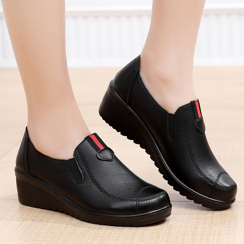 黑色工作鞋女坡跟软底一脚蹬防滑