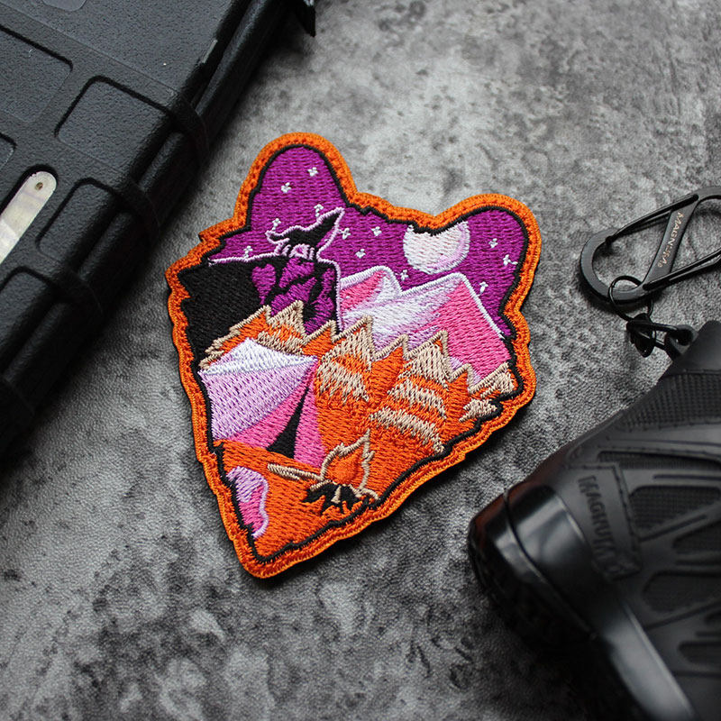 啸月天狼全满刺绣魔术贴狼头形状露营户外风景臂章狼嚎diy士气章