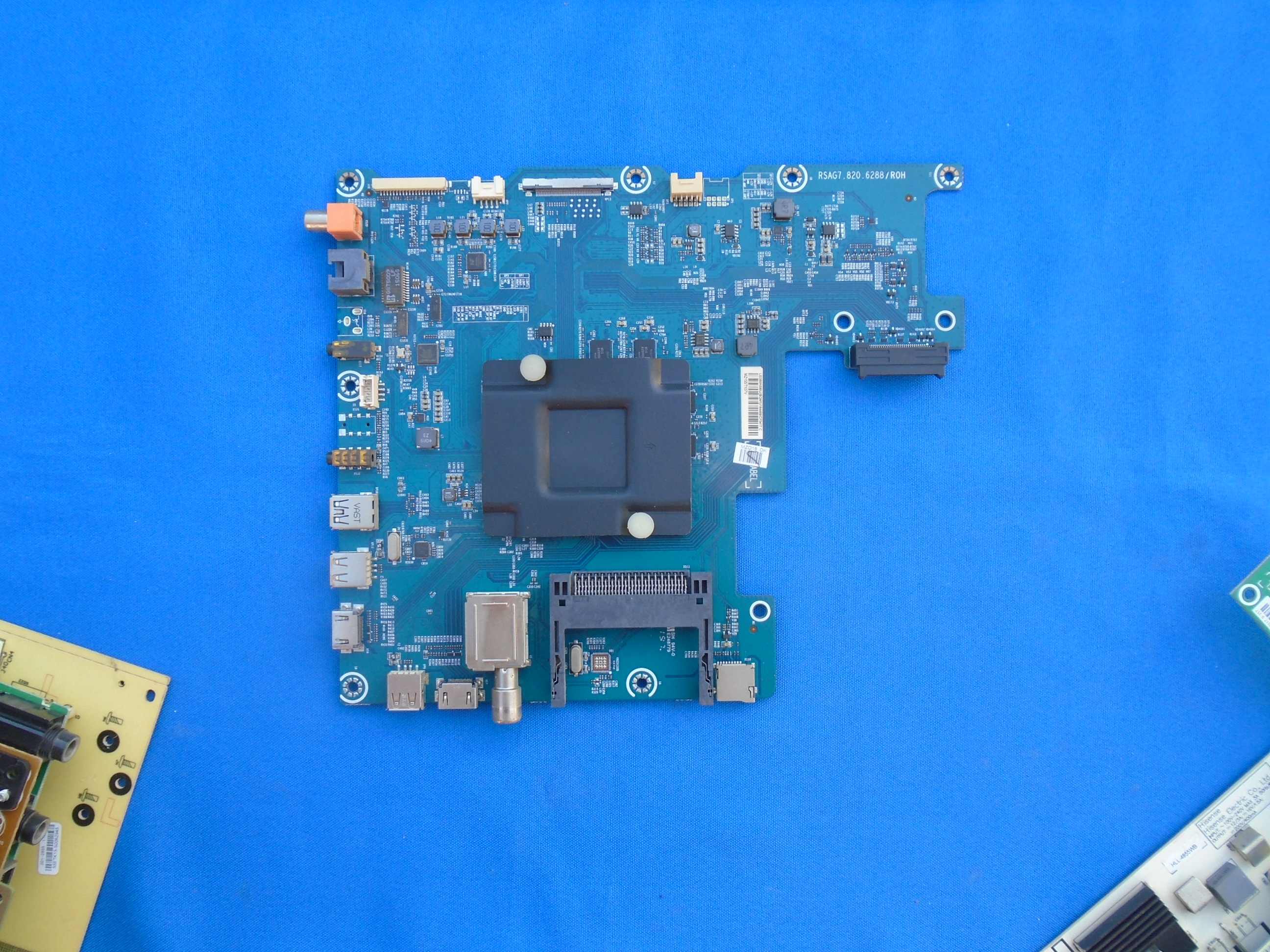 AA原装海信LED50K690U(BOM1)主板RSAG7.820.6288配屏HE500HU-B52