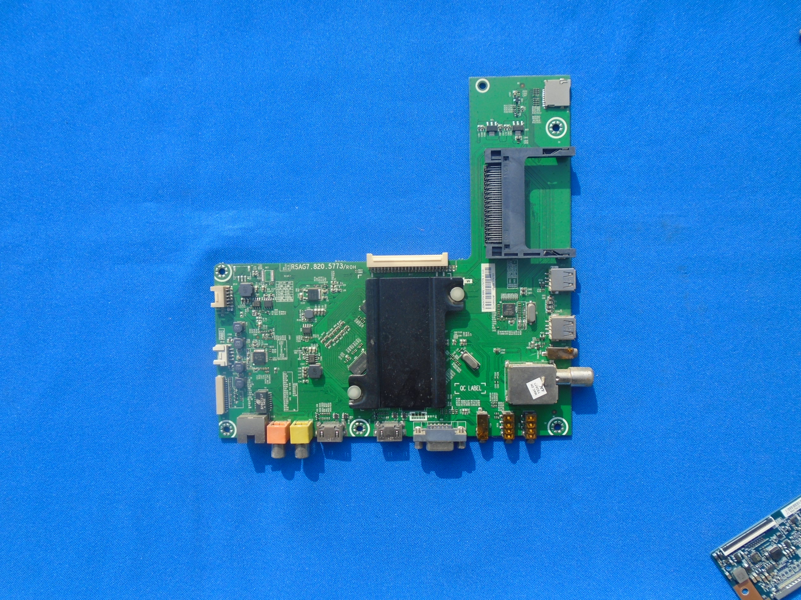 AD原装海信LED42X1A/176779主板RSAG7.820.5773屏号HE420HF-B52