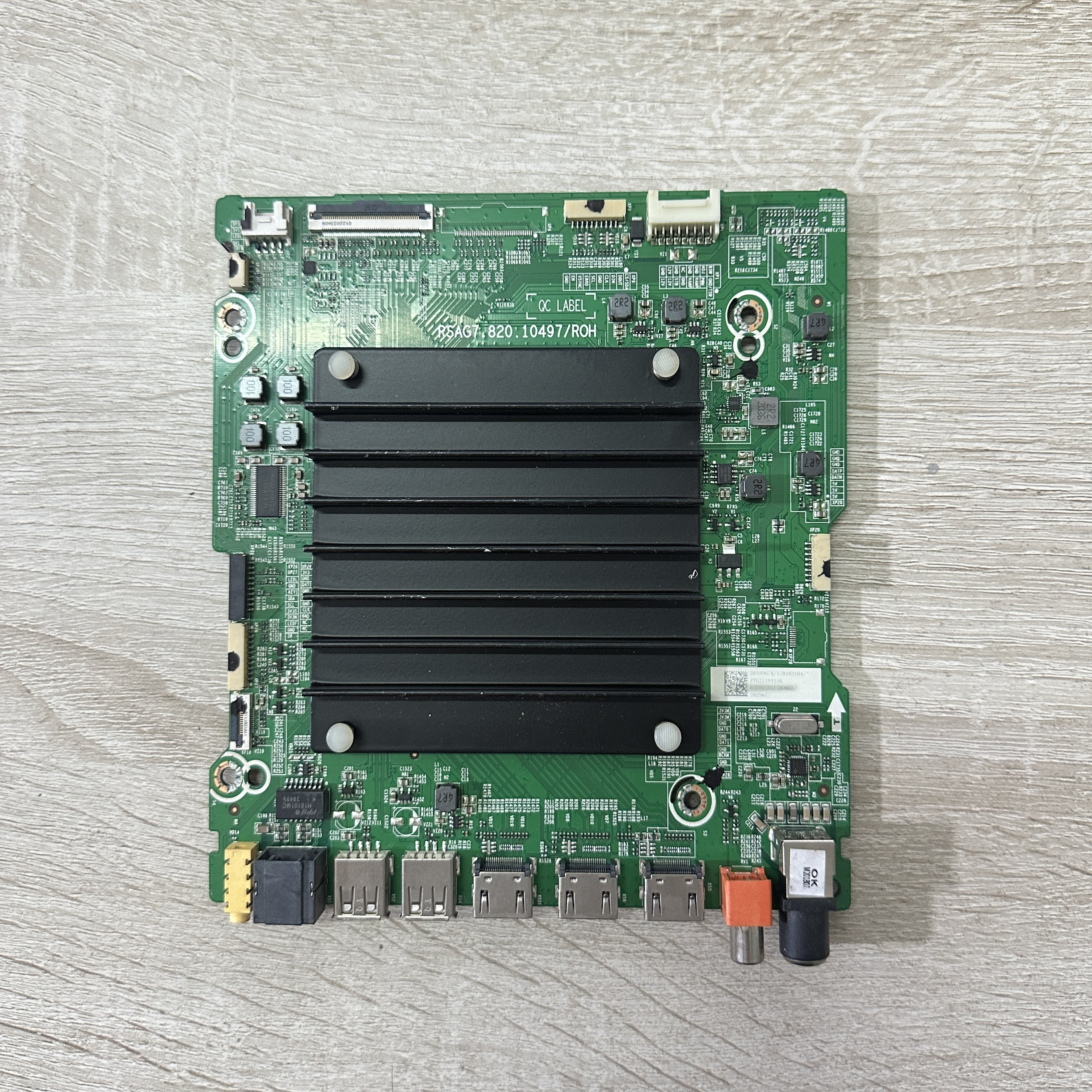 原装海信65E8D(BOM4)282967主板RSAG7.820.10497屏HE650X5U81实拍