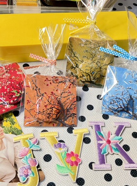 繁了繁 JVKE制品随机包 JVKE小卡徽章钥匙扣挂件方卡