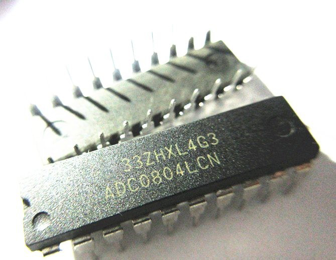 全新 ADC0804 ADC0804LCN 8位CMOS逐次比较型A/D转换器 直插DIP20