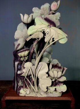 宗正堂天然紫袍玉带石荷花摆件