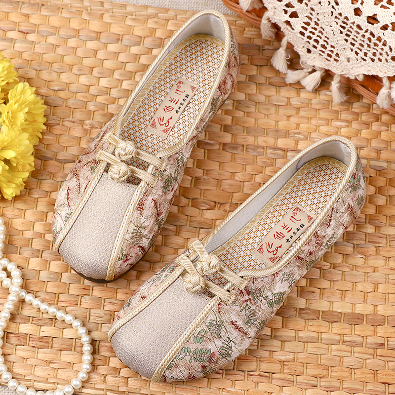 2025新款春夏季老北京布鞋透气女单鞋一脚蹬民族风复古绣花妈妈鞋