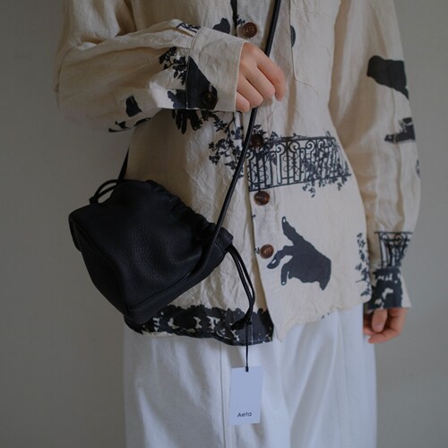 现货 Aeta 经典简约手工纯色鹿皮水桶包 HANDLE POUCH MINI DA115