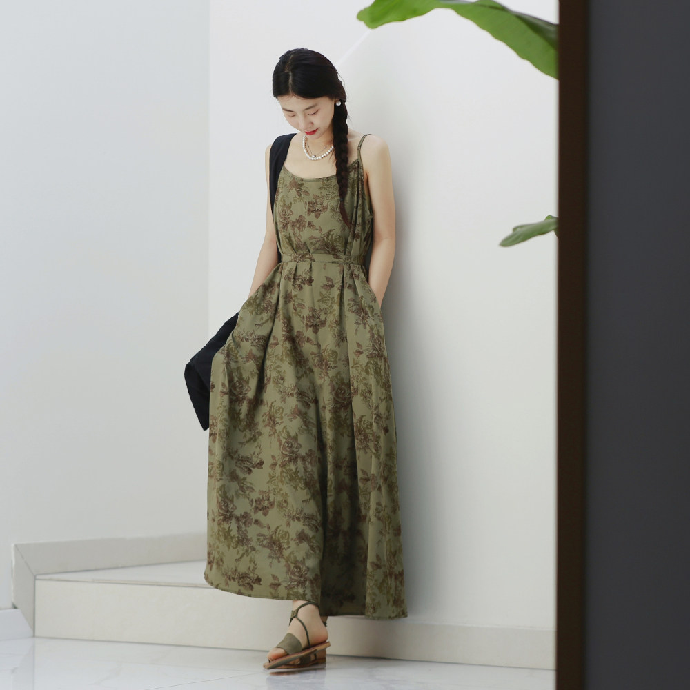 墨黛复古女装2026夏季新品诧寂风宽松带腰带吊带连衣裙长裙