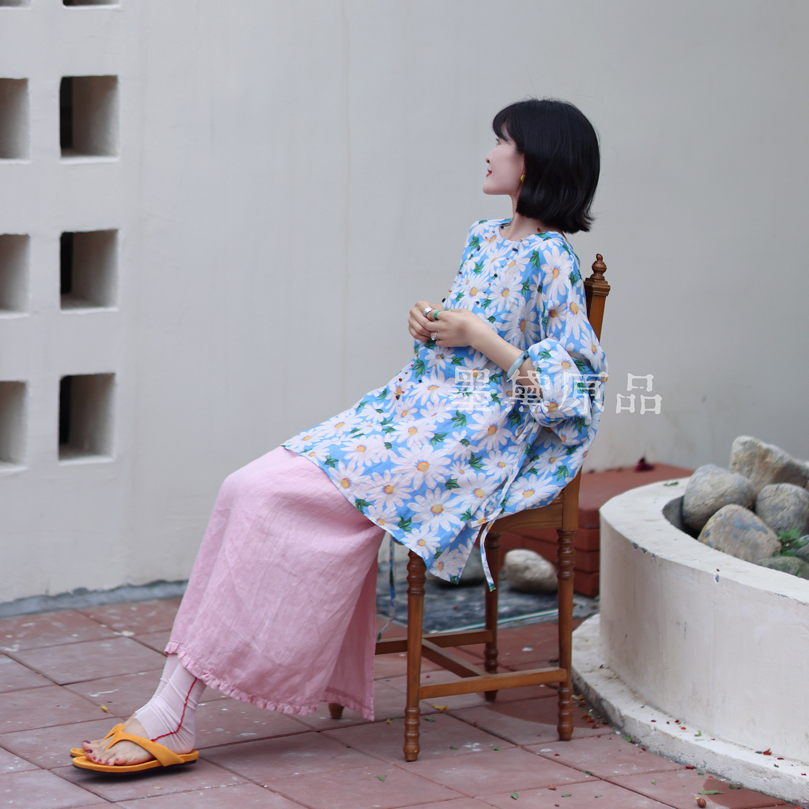 墨黛原品【云间】夏季新品文艺宽松苎麻灯笼袖百搭显瘦印花罩衫女 - 实物图