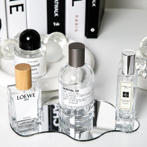 冷淡风化妆品美甲手拿饰品摄影