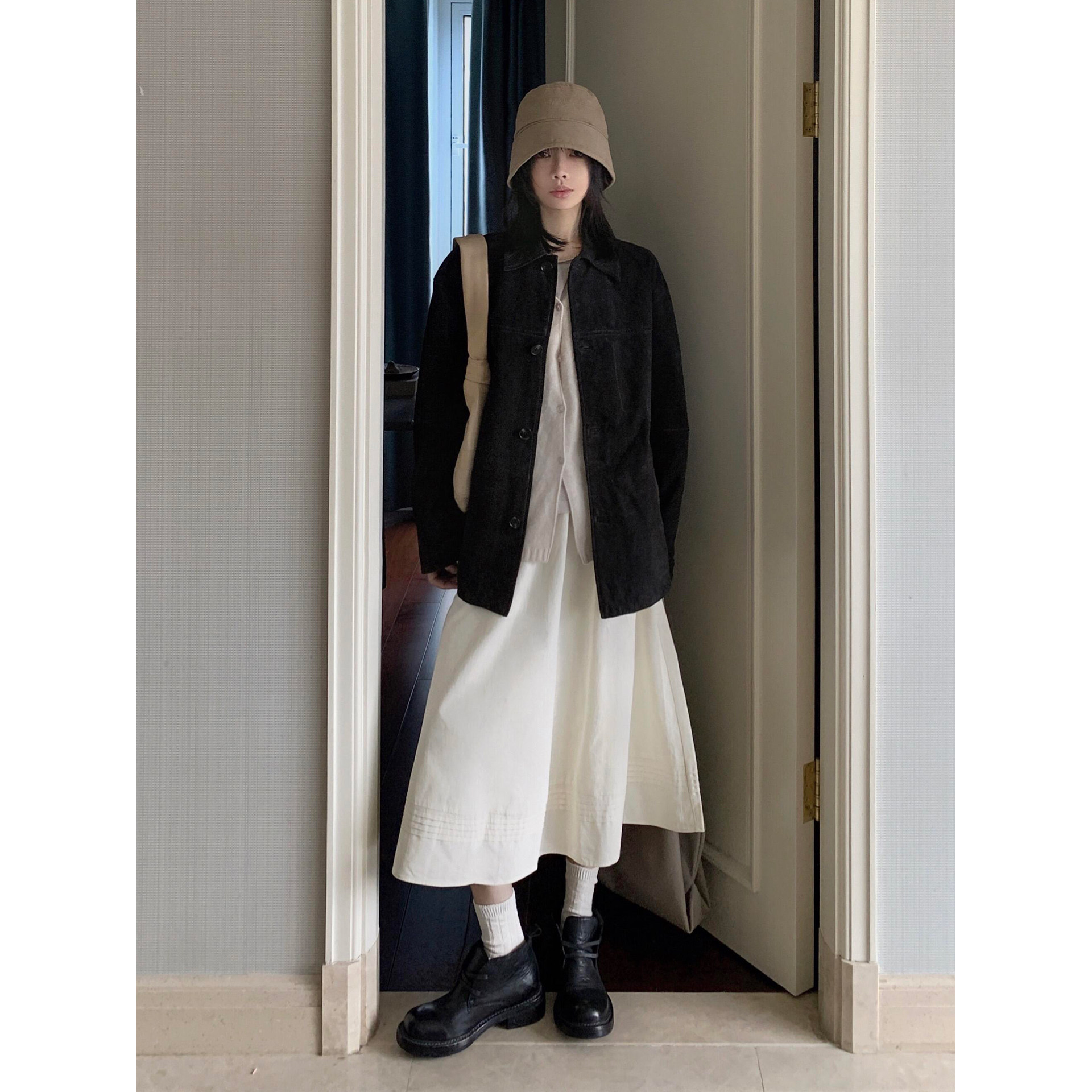 日系少女小众设计感白色半身裙复古学生高腰显瘦压褶中长款a字裙