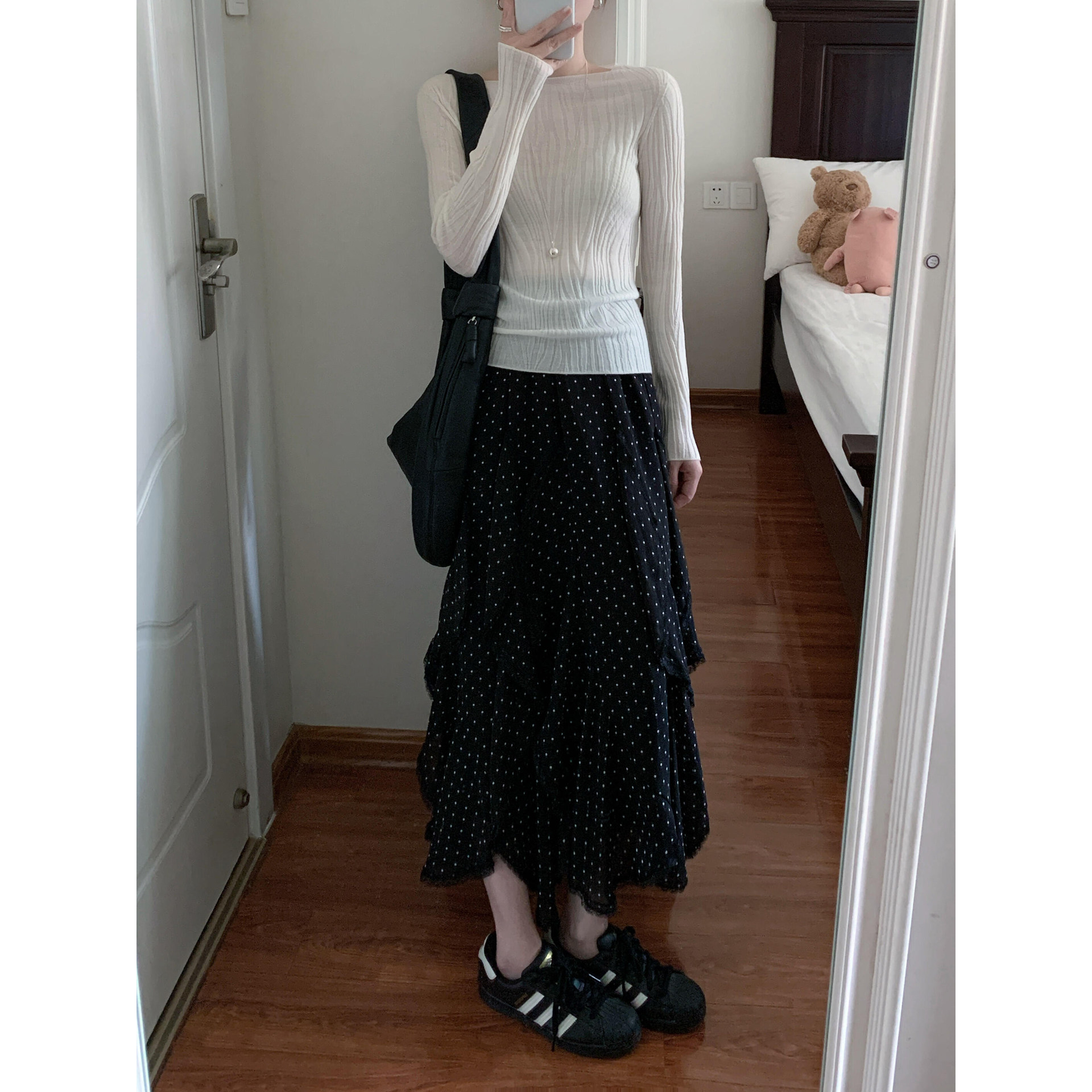 日系设计感黑色波点大裙摆半身裙女春荷叶边不规则高腰百搭蛋糕裙