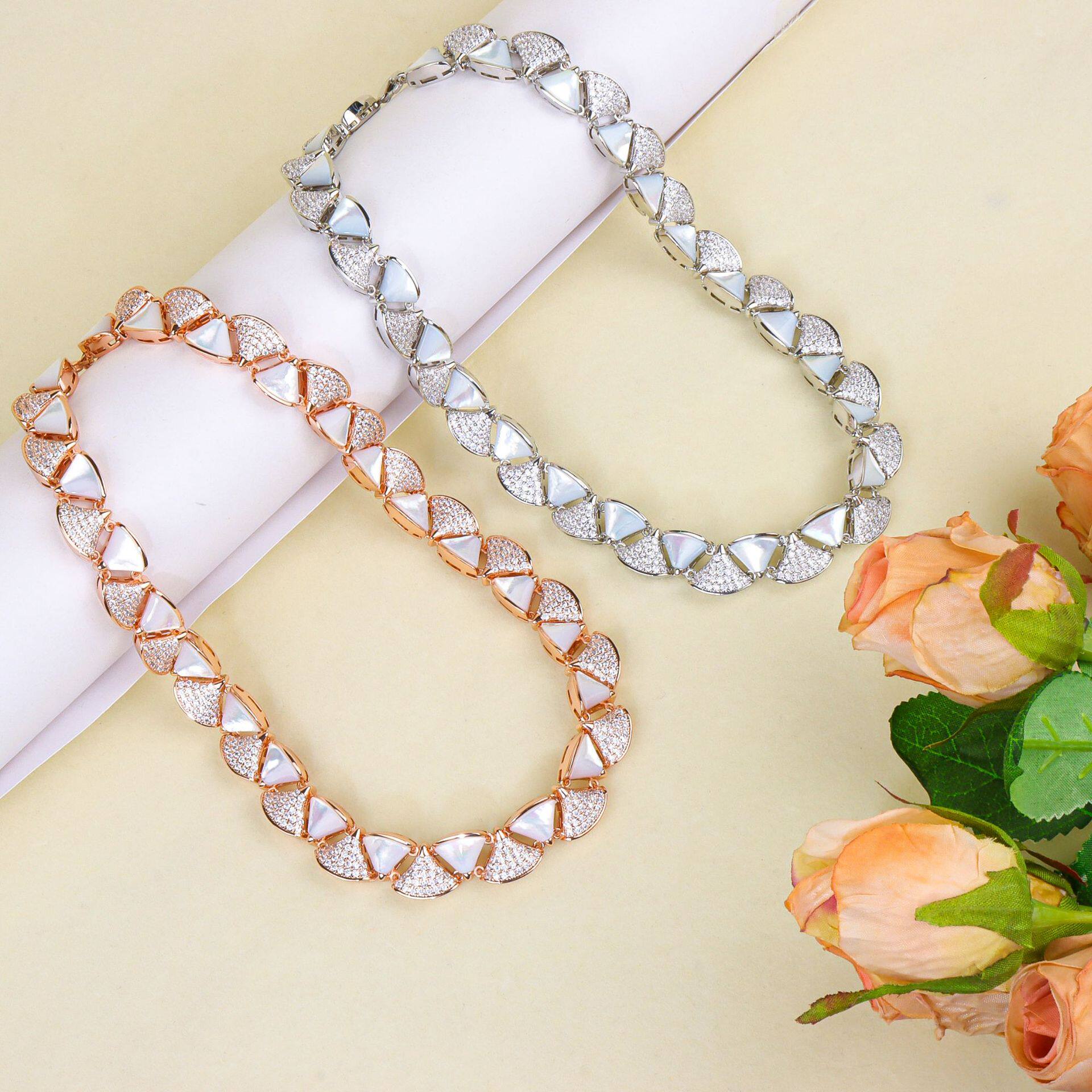 个性创意设计时尚热卖三角形贝壳高级感项链微镶锆石百搭套装饰品