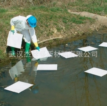 废水池上面漂浮的油用吸油纸、吸油毡、吸油棉垫、可反复使用