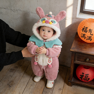 婴儿连体衣冬装加绒加厚百天礼服可爱女宝宝新年过年拜年超萌衣服