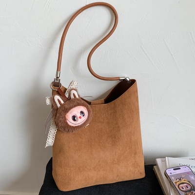 鹿皮绒水桶包大容量通勤风托特包