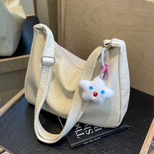 高级感通勤包包女夏2025新款大容量饺子包韩版小众百搭上课斜挎包