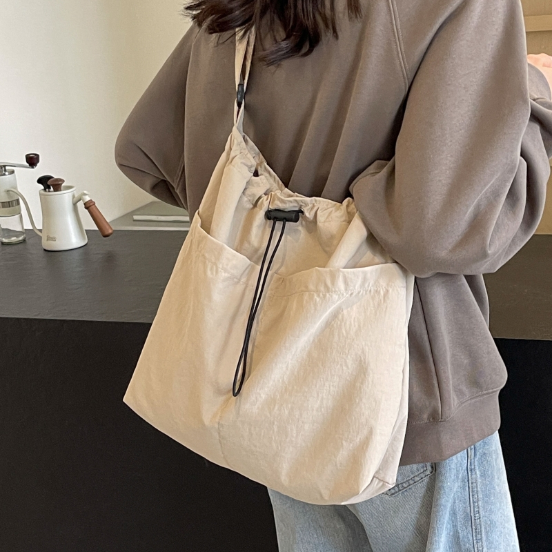 轻便大容量帆布斜挎包学生上课包