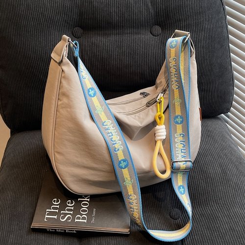 大容量休闲尼龙斜挎包通勤饺子包