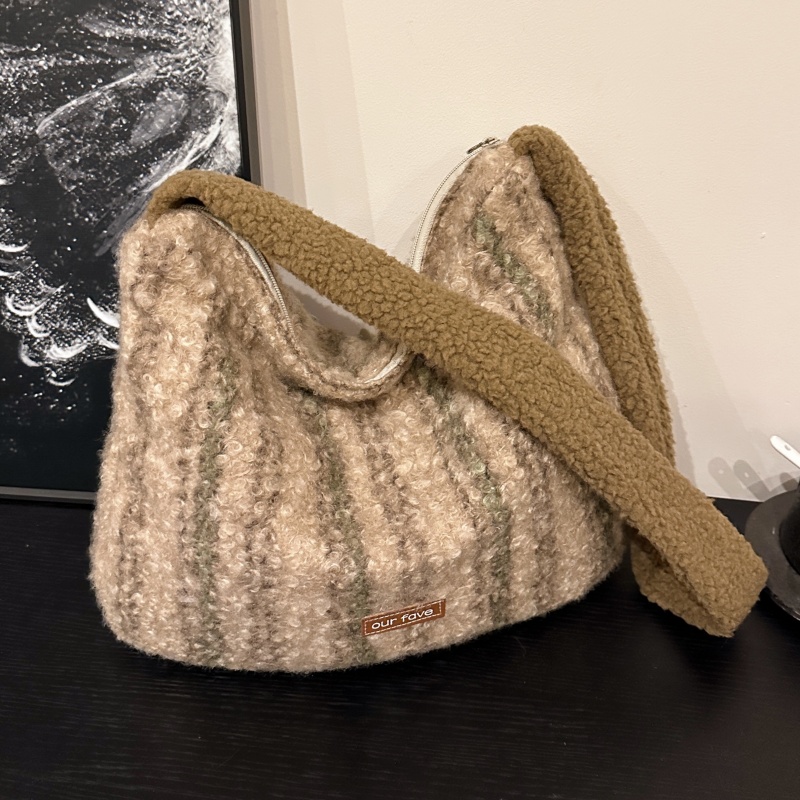 羊羔毛毛绒腋下包通勤毛呢斜挎包