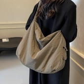 秋冬大容量斜挎包包女2025新款 休闲百搭棉服包松弛感单肩托特大包