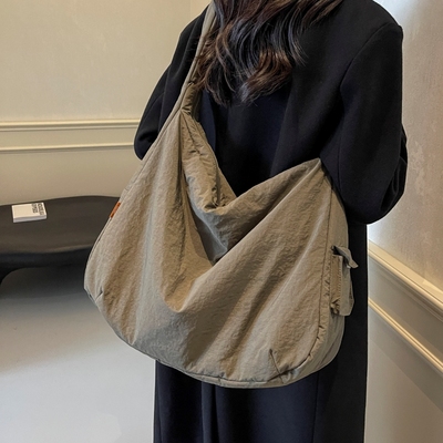 羽绒棉服包休闲百搭单肩斜挎布包