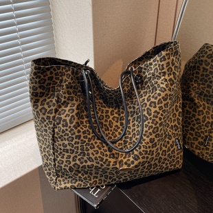 秋冬豹纹帆布包女大容量短途旅行手提购物袋百搭单肩通勤托特大包