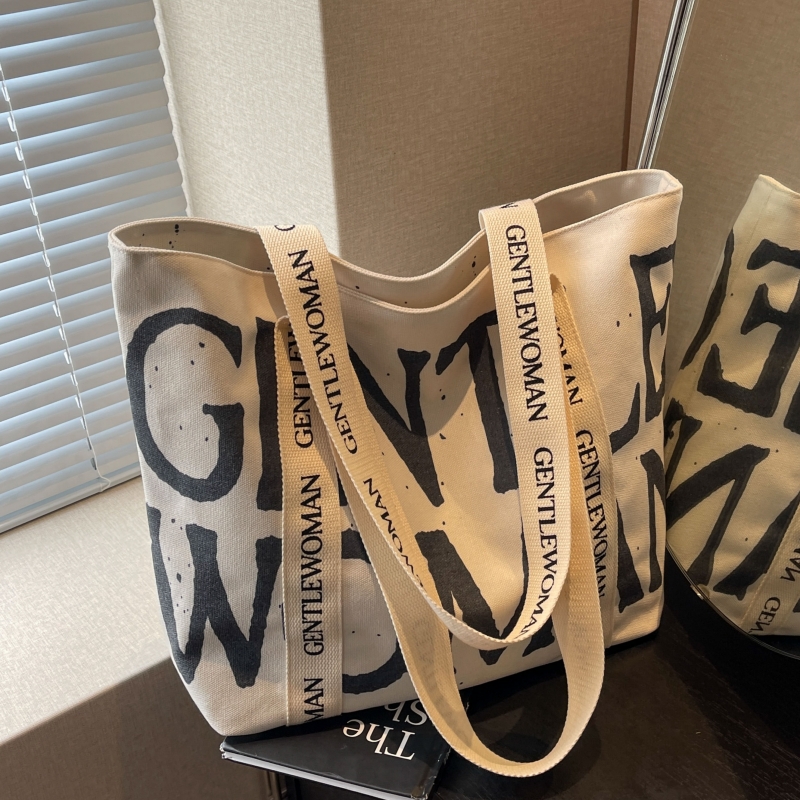 字母帆布大容量学生上课通勤大包