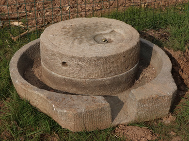 农村老石磨 旧石磨磨盘 青石磨盘大茶盘 花岗岩磨盘 流水景观摆件