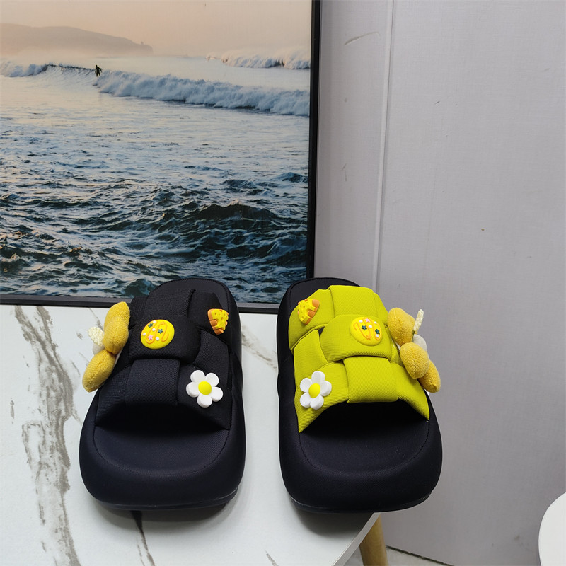 品牌撤柜2026可爱风厚底编织一字拖女夏外穿卡通花朵装饰防滑拖鞋