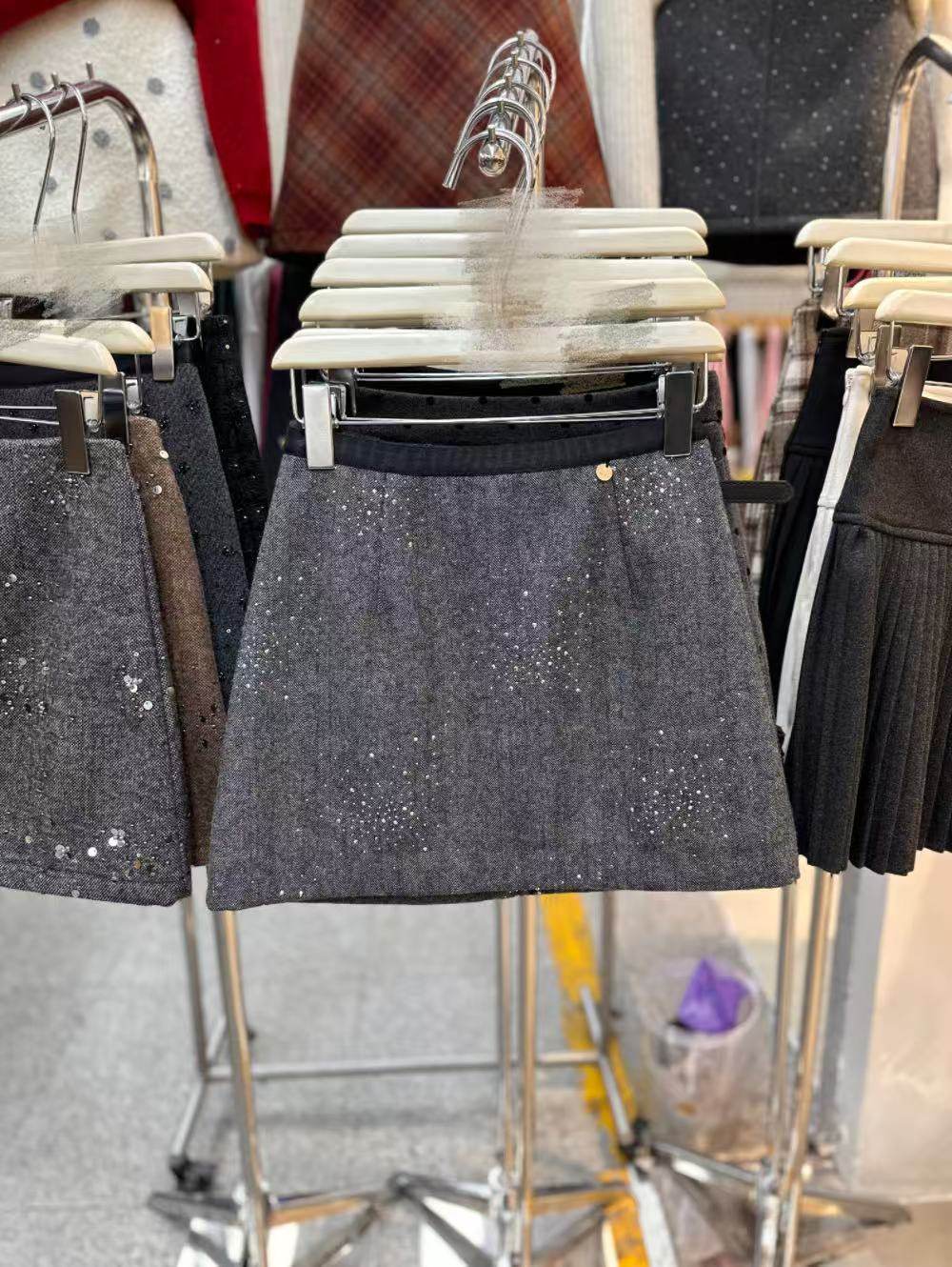 碎钻时尚拼色半身裙女2025冬季新款显瘦a字防走光休闲洋气短裙潮