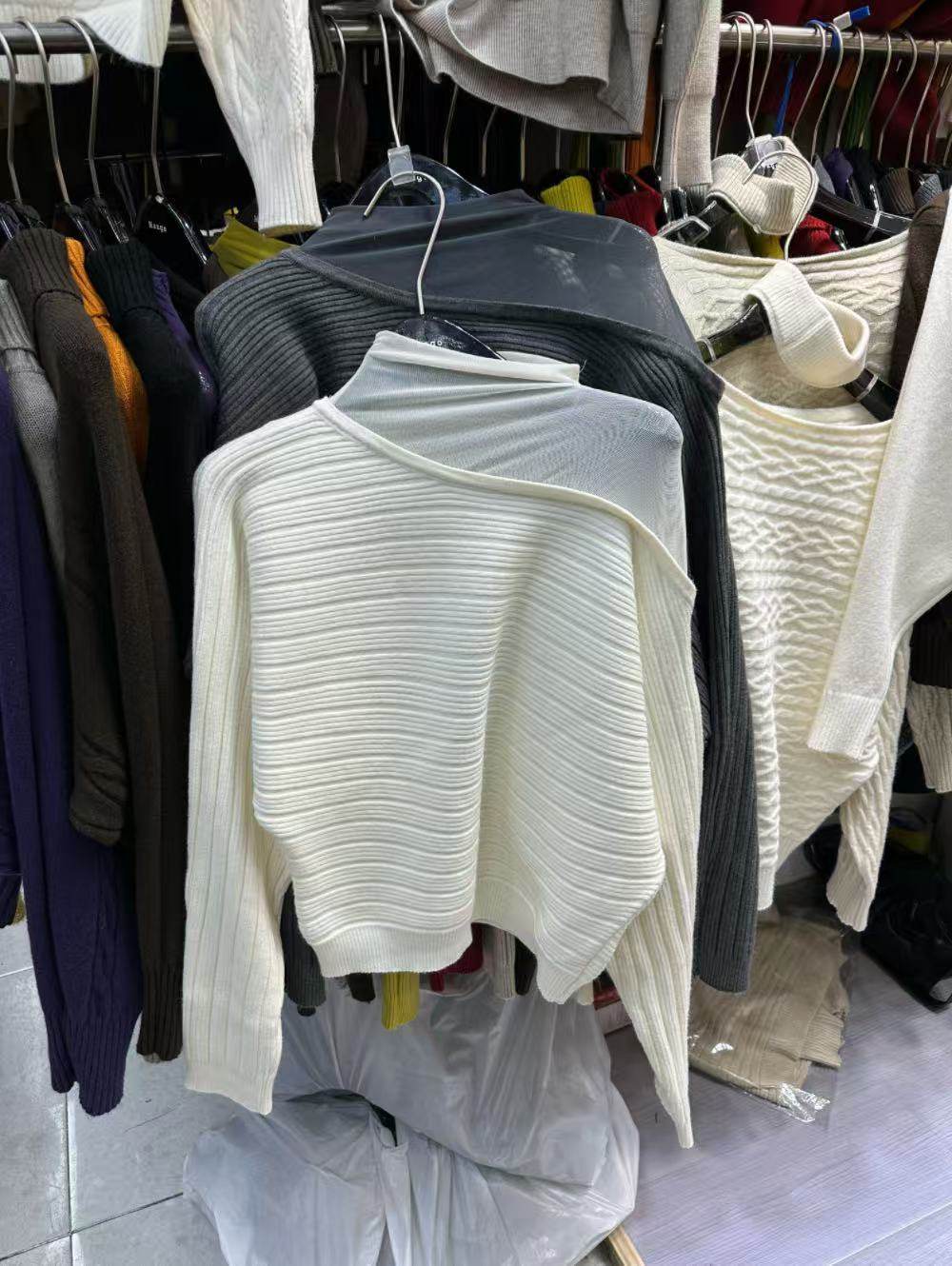 纯色拼接网纱长袖针织衣女2025冬季新款宽套头设计感性感百搭上衣