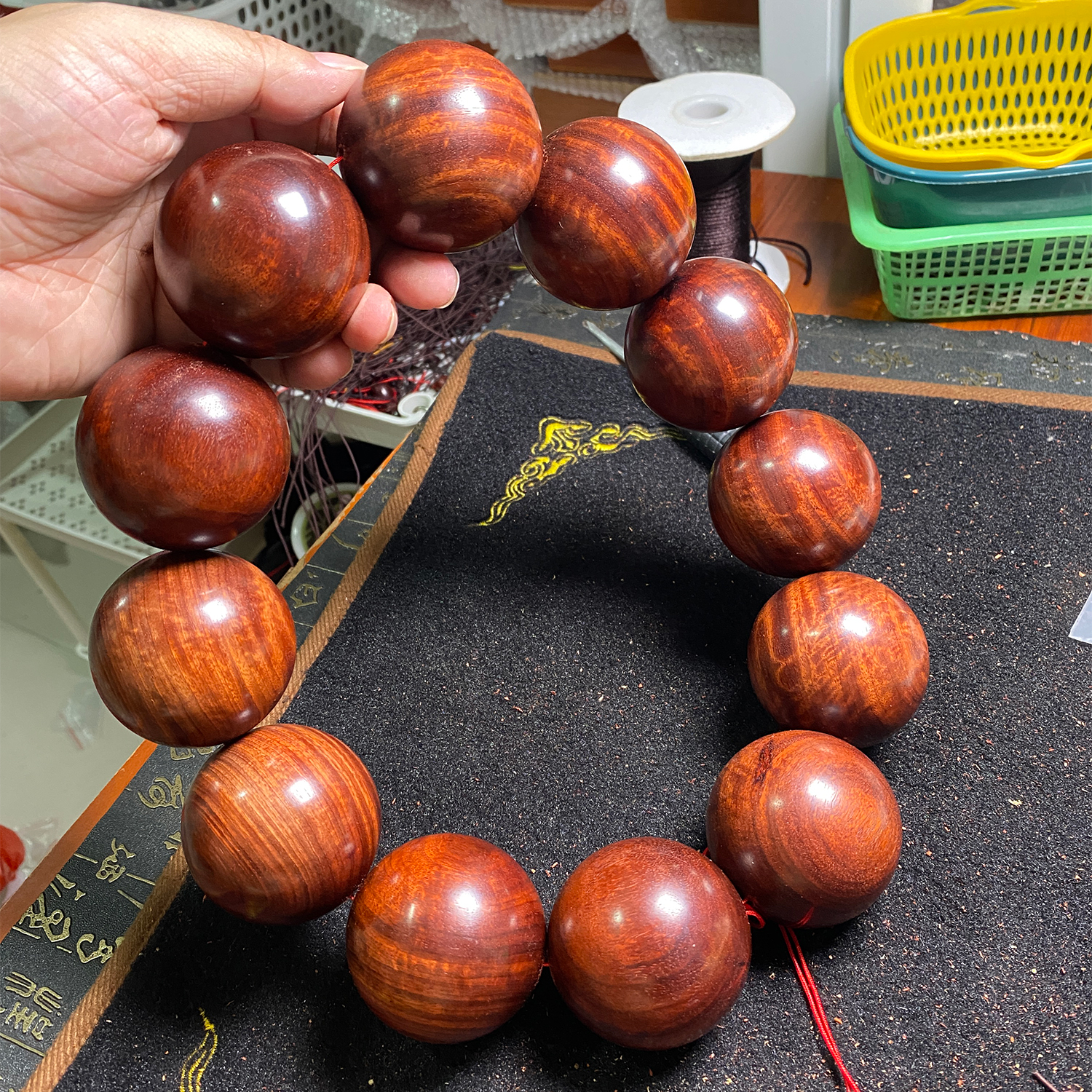 5.0*12颗超大颗粒血檀挂饰品