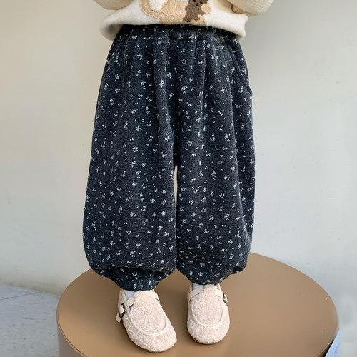 小女孩碎花洋气冬装复古时髦