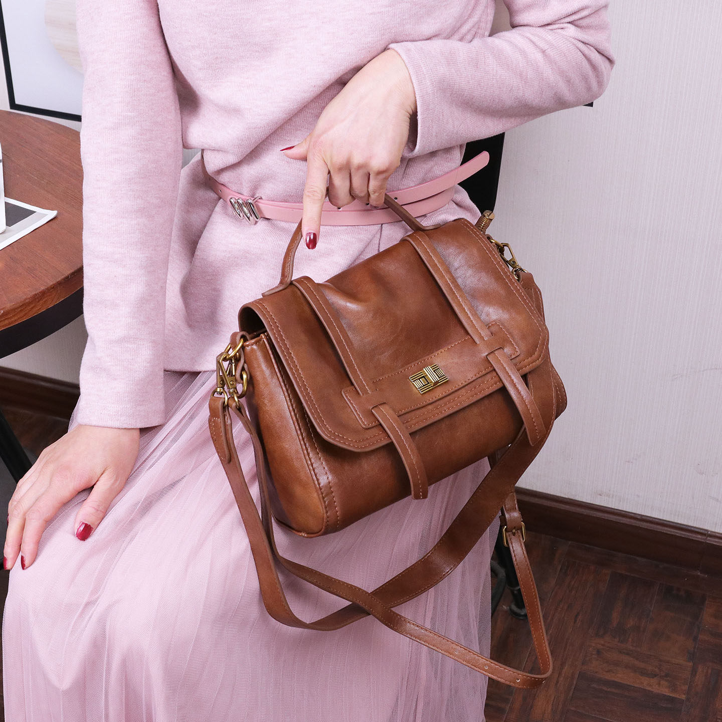 包包女新款复古软皮邮差包女大容量单肩包通勤手提斜挎包托特包