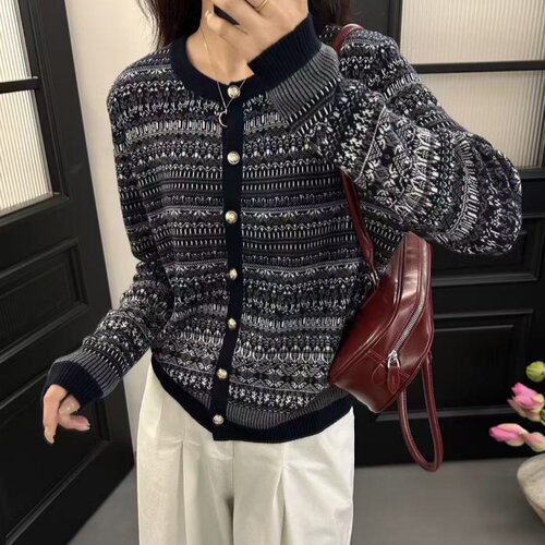 2025新款韩系女装软糯保暖毛衣开衫小上衣圆领外套女2色