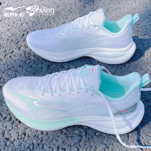 鸿星尔克男子跑步鞋轻便减震